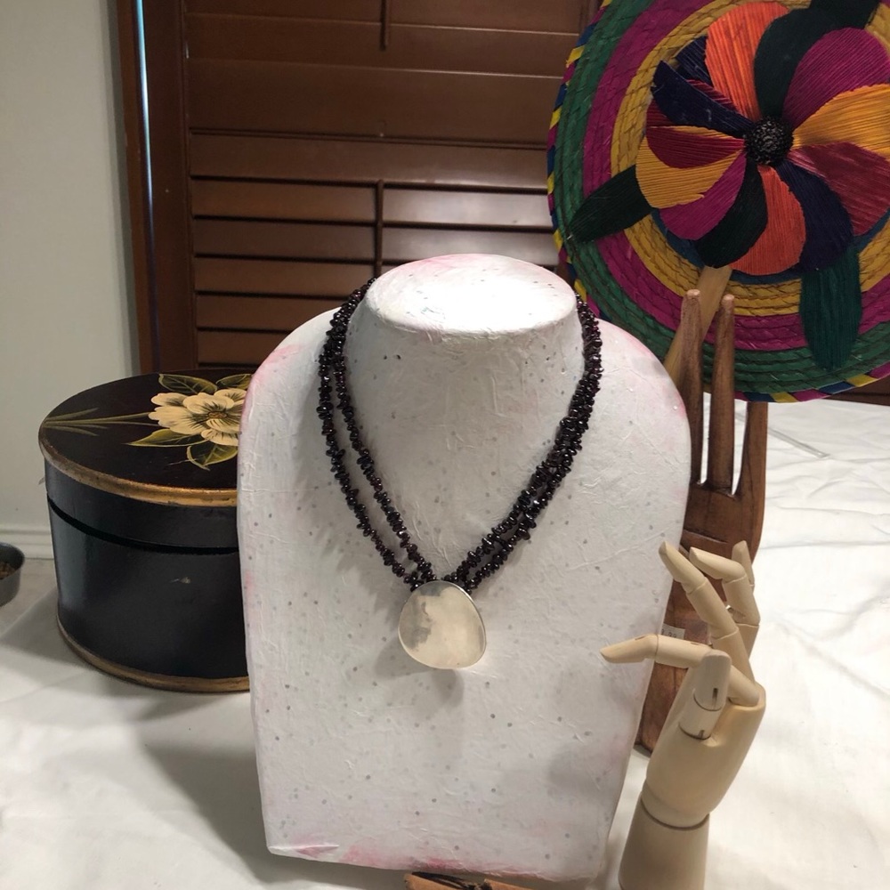 Granate & Silver necklace.